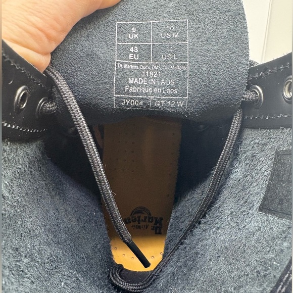 Like new! Dr. Martens 1460 smooth leather combat boots size 11 W/10 m - Picture 10 of 10